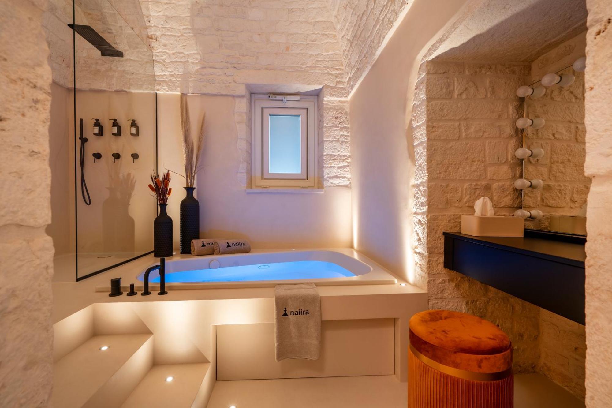 דירות אלברובלו Naiira Luxury Trullo - Jacuzzi And Patio מראה חיצוני תמונה