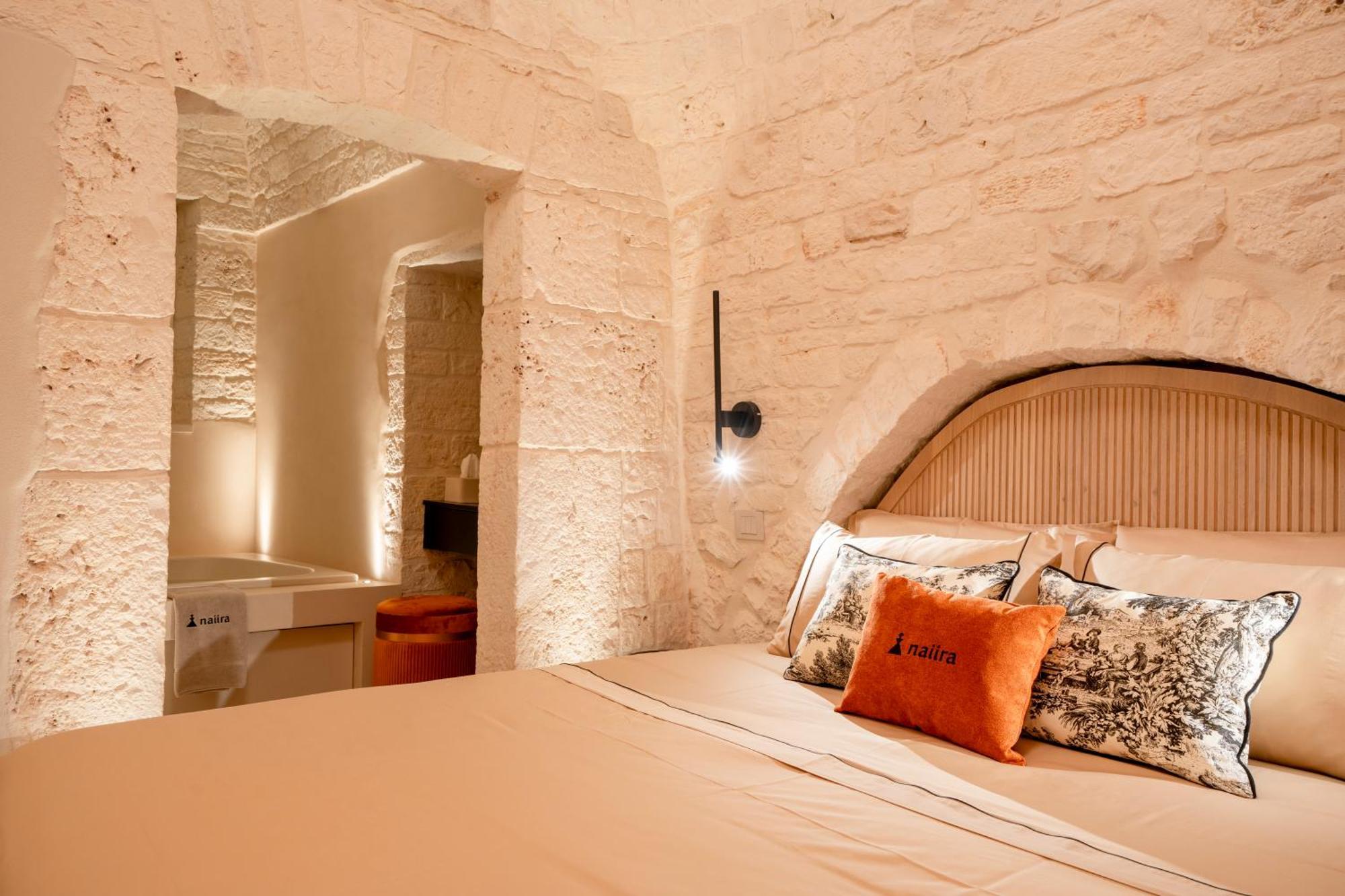 דירות אלברובלו Naiira Luxury Trullo - Jacuzzi And Patio מראה חיצוני תמונה