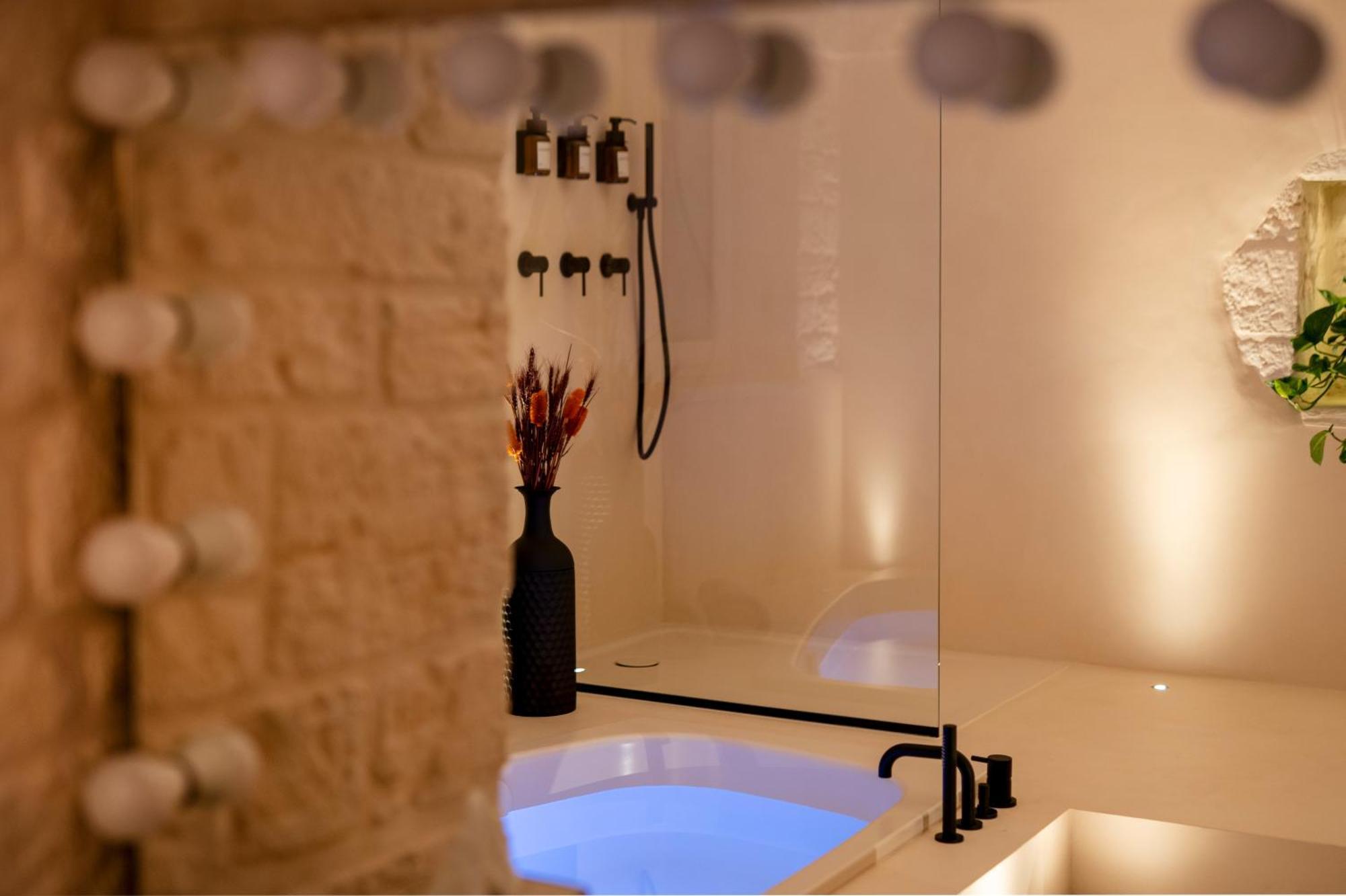 דירות אלברובלו Naiira Luxury Trullo - Jacuzzi And Patio מראה חיצוני תמונה