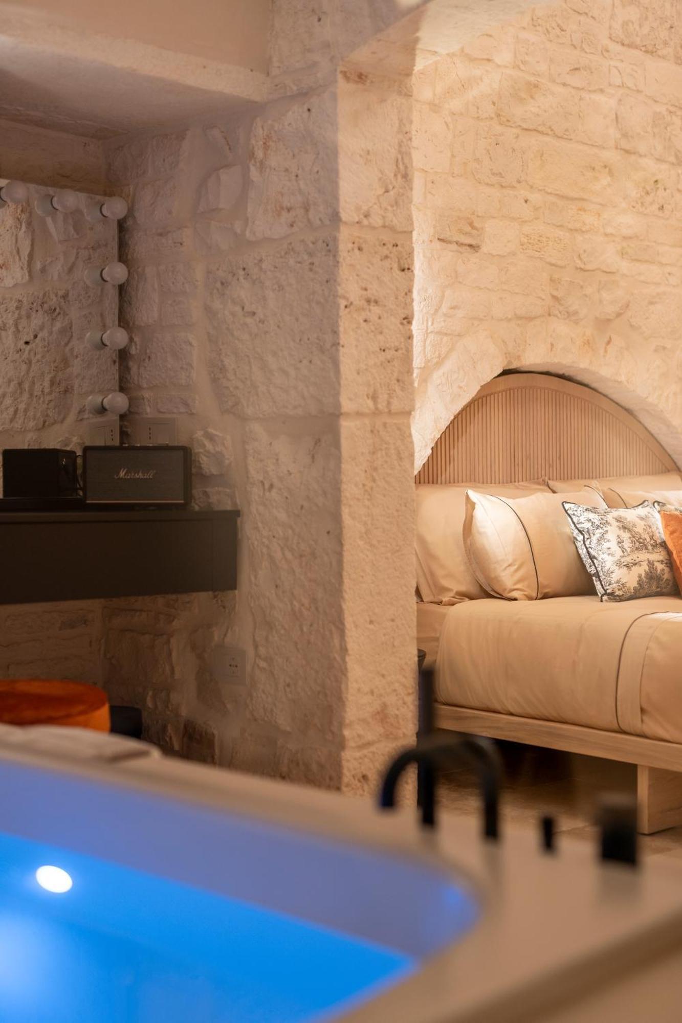 דירות אלברובלו Naiira Luxury Trullo - Jacuzzi And Patio מראה חיצוני תמונה